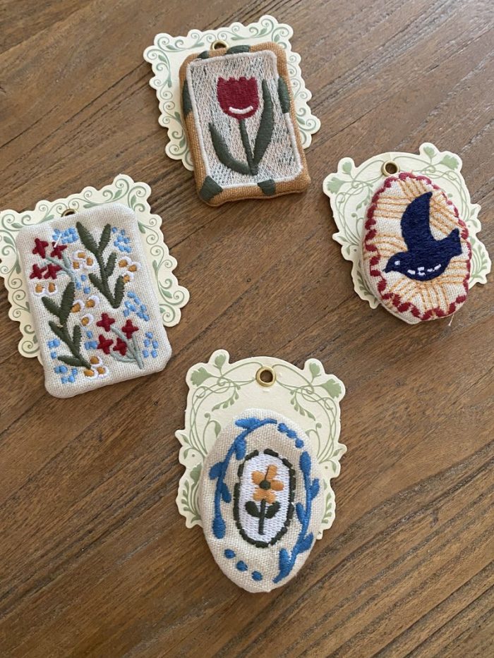 Broches textiles